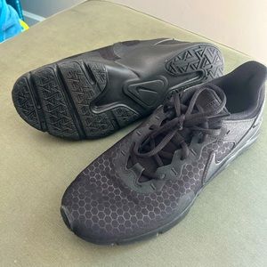 Nike Legend Essential 2 - women’s training shoes